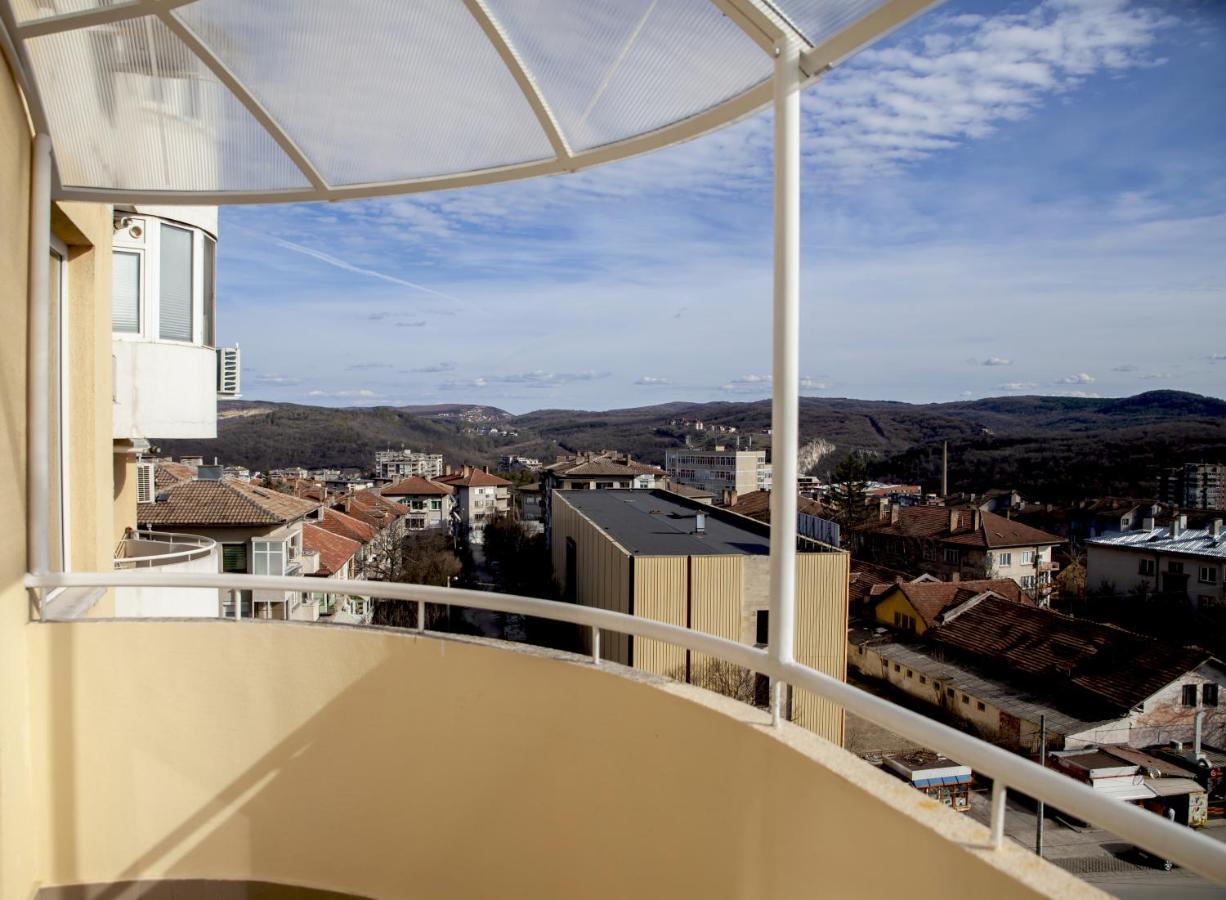 Stadium Apartments Veliko Tarnovo Buitenkant foto